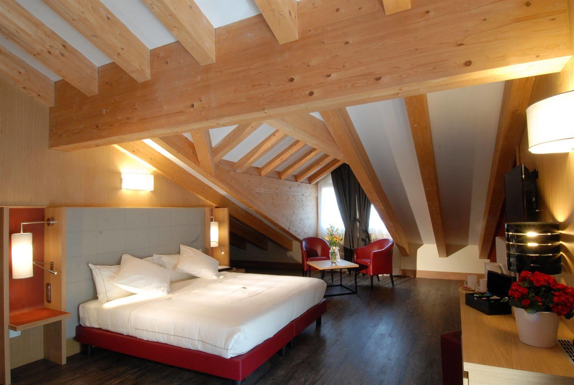 Hotel Garni Vittoria เฟียรา ดี พรีเมียโร ภายนอก รูปภาพ