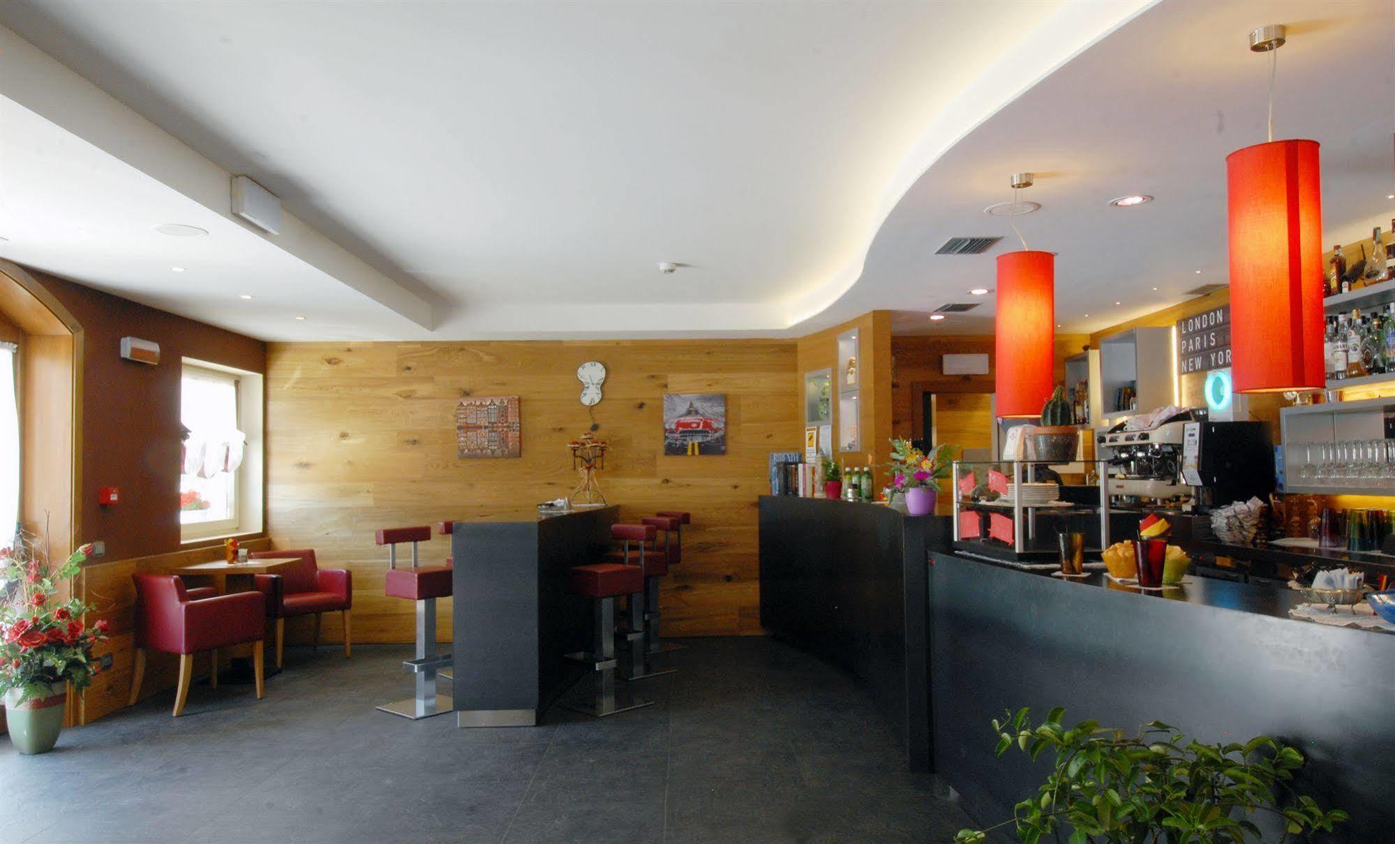 Hotel Garni Vittoria เฟียรา ดี พรีเมียโร ภายนอก รูปภาพ